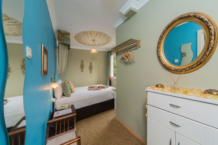 Room 9 of 47