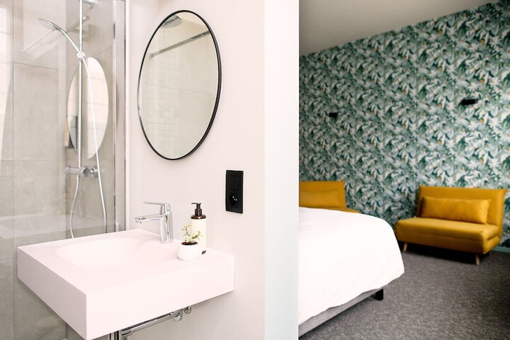 Room 17 of 25