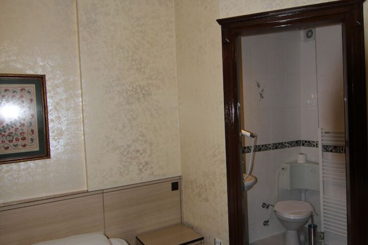 Room 14 of 74