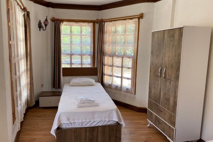 Room 5 of 72