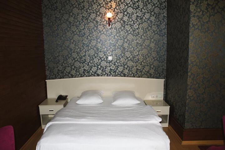 Room 21 of 32