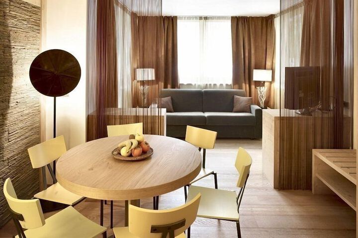 Room 17 of 38