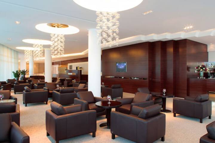 Lounge 85 of 91