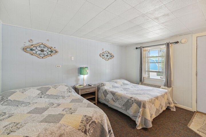 2 Double Beds (5 of 6)