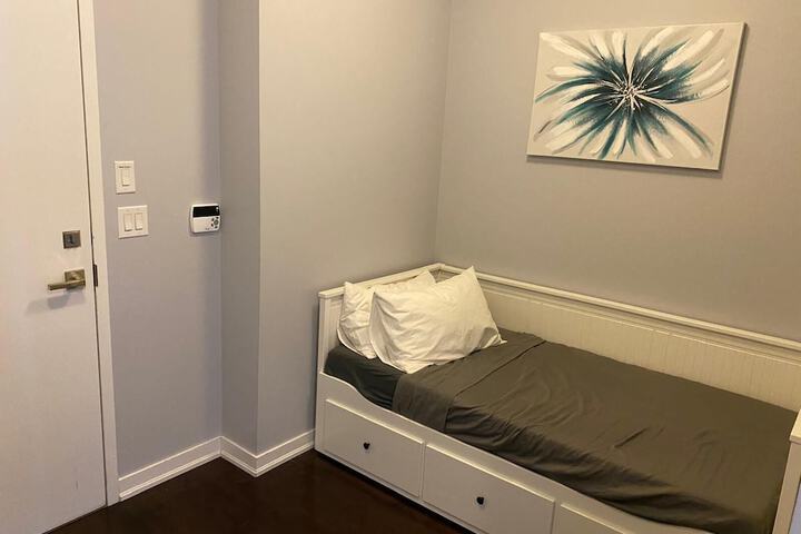 Room 99 of 198