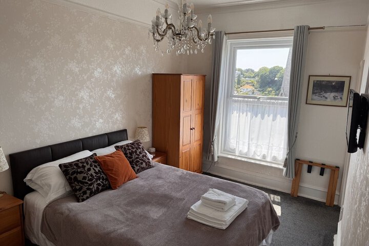 Room 4 of 35