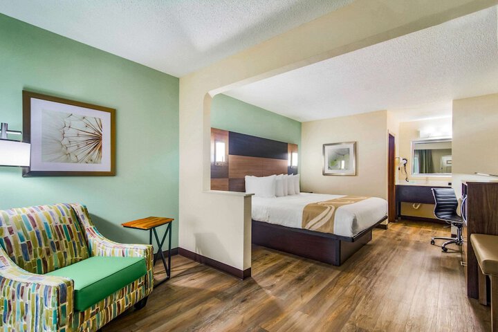 1 King Bed (5 of 14)