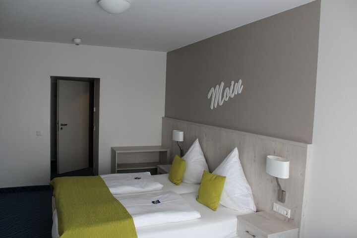Room 8 of 30