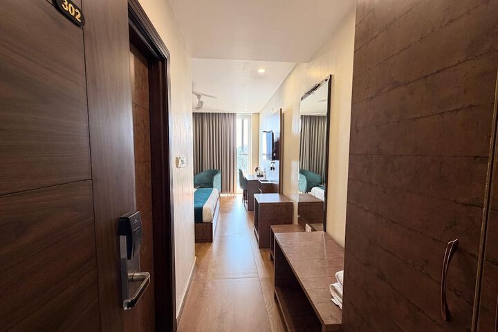 Room 35 of 65