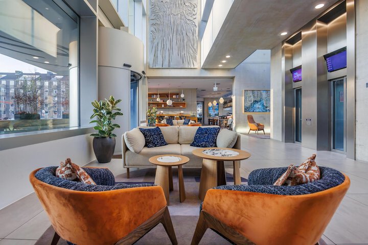 Lounge 103 of 117