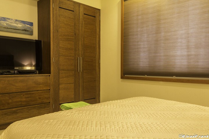 Room 44 of 101