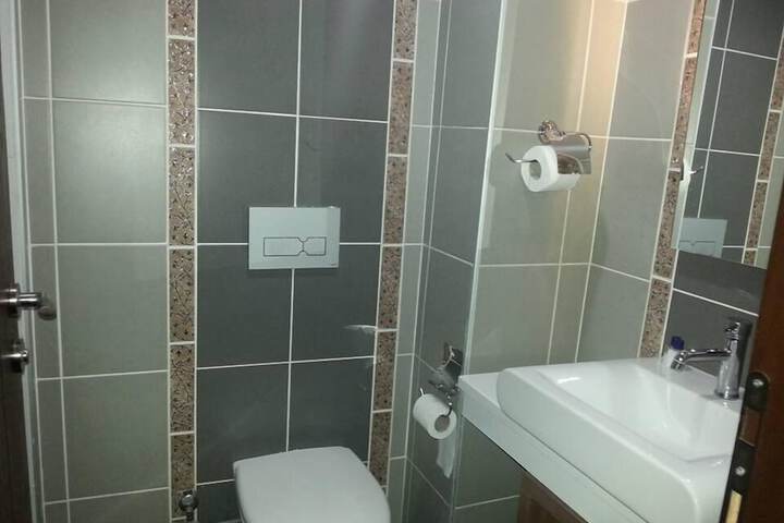 Room 6 of 11