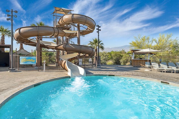 Pool Hotel