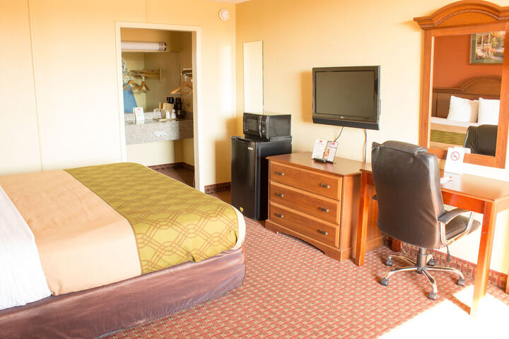 Room 10 of 28