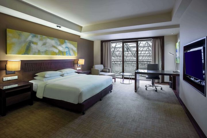 Room 26 of 100