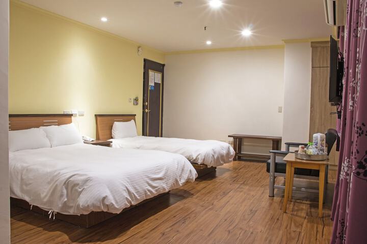 Room 7 of 16