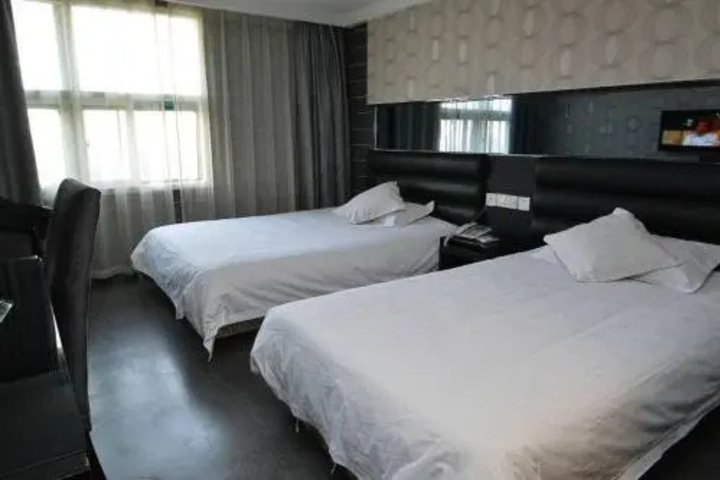 Room 5 of 9