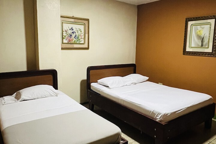 Room 7 of 25