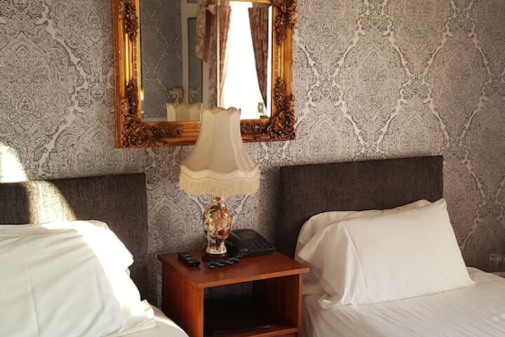 Room 4 of 31