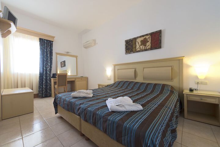 Room 5 of 26