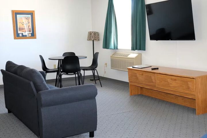 Room 10 of 14