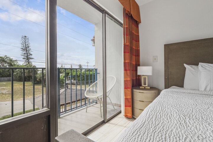 1 King Bed Ocean View Balcony (10 of 11)
