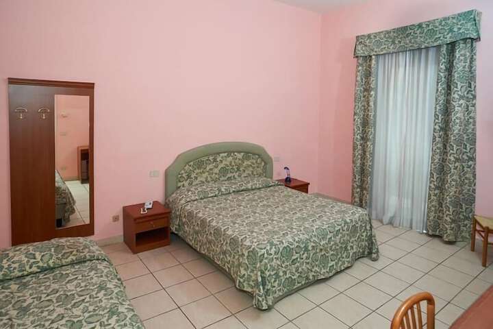 Room 6 of 44