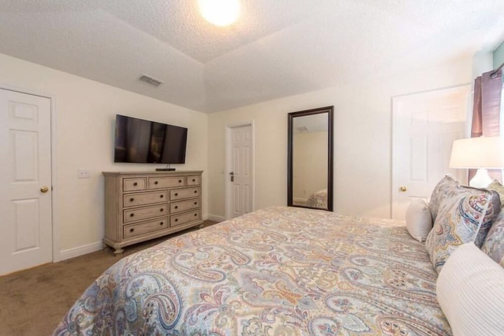 Room 4 of 34