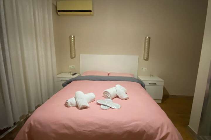 Room 8 of 13