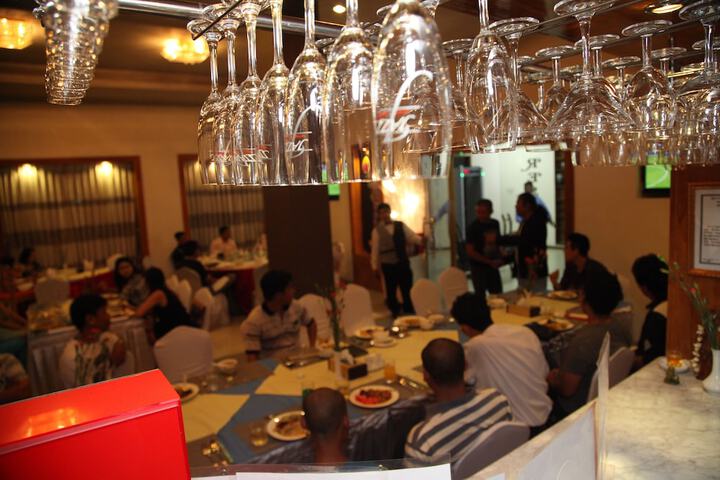 Dining 27 of 41