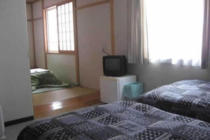 Room 10 of 28
