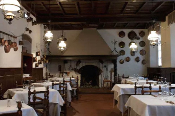 Dining 24 of 37