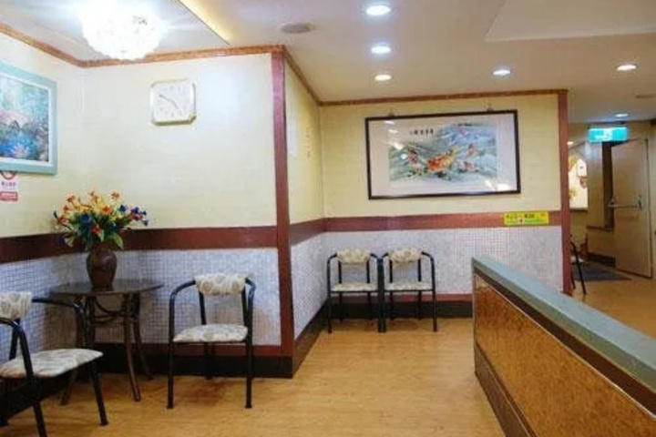 Room 8 of 8
