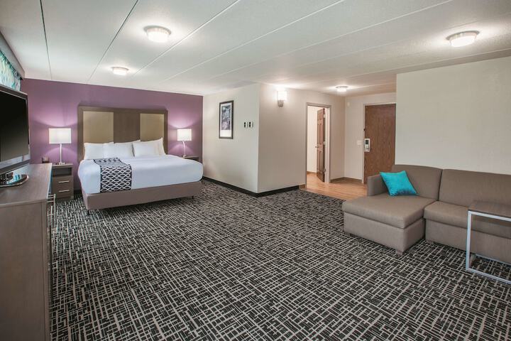 1 King Bed (12 of 15)