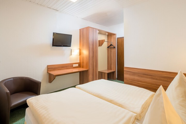 Room 9 of 24