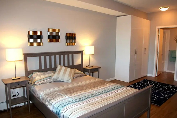 Room 4 of 13