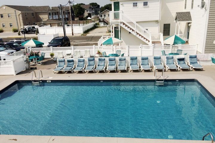 Pool 35 of 48