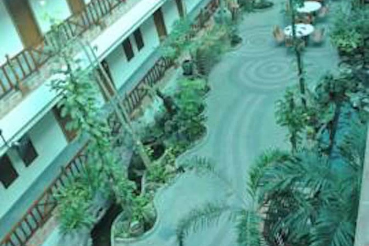 Hotel Exterior 25 of 31