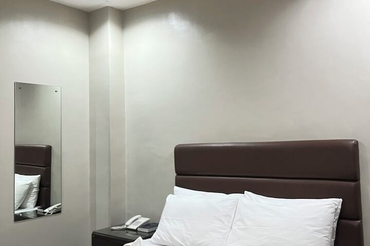 Room 14 of 23
