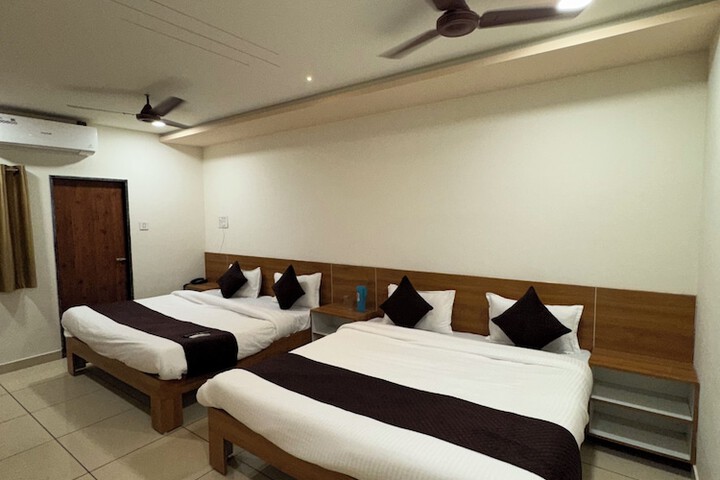 Room 9 of 15