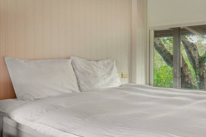 Room 27 of 148