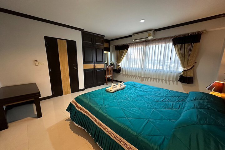 Room 7 of 60