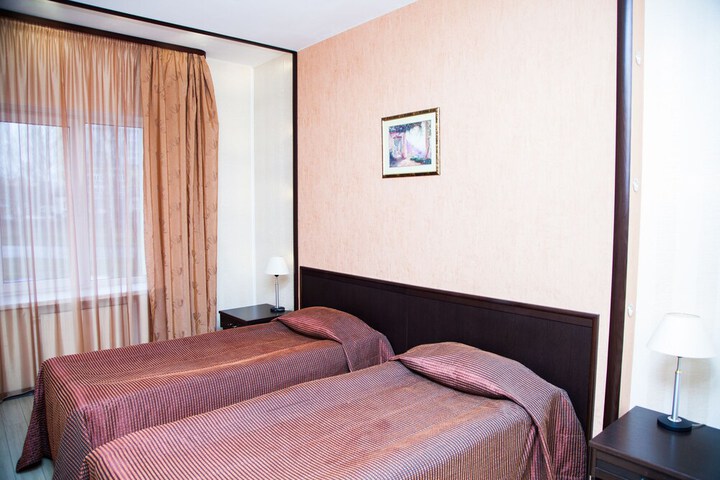 Room 12 of 77