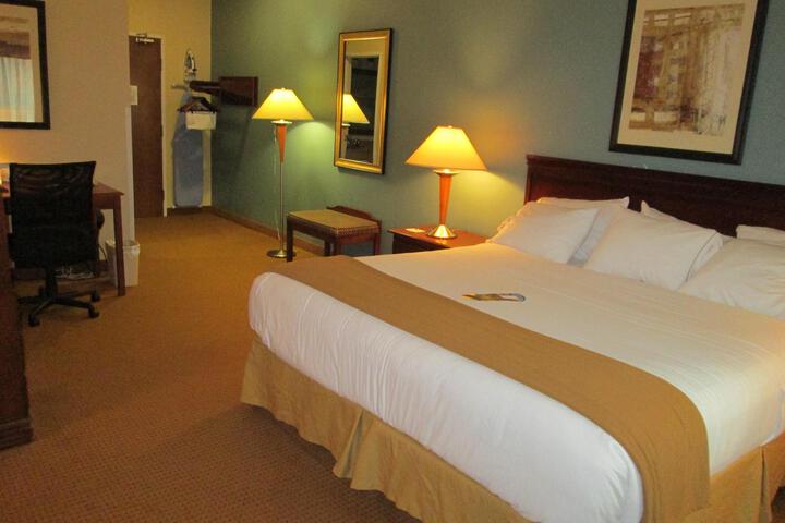 1 King Bed (1 of 5)