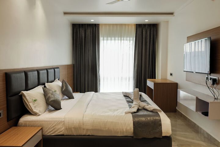 Room 4 of 18