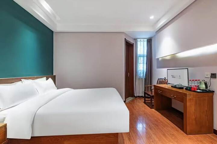 Room 21 of 25