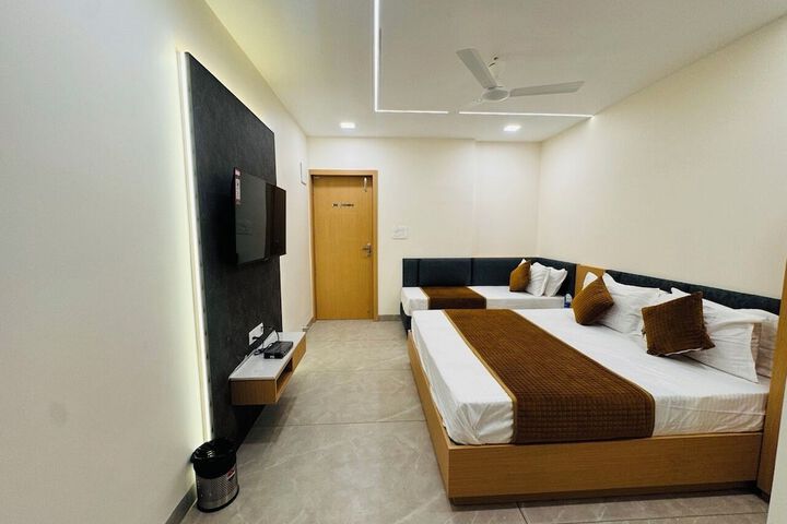 Room 26 of 38