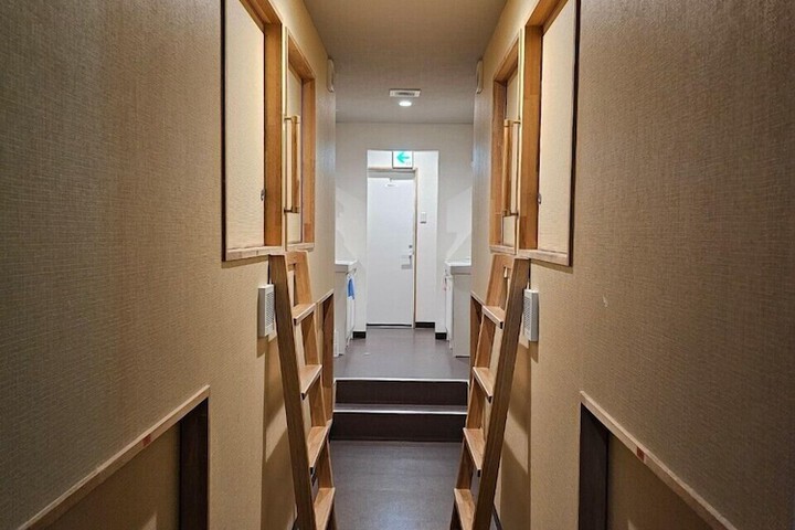 Room 6 of 7