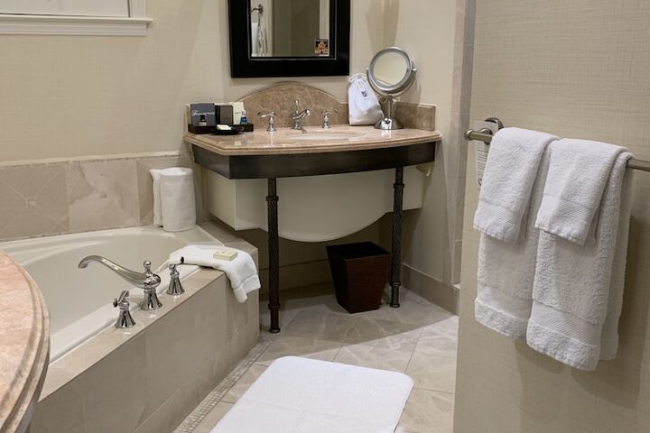 Jetted tub