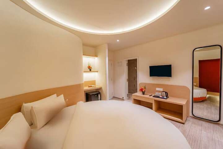 Room 10 of 25